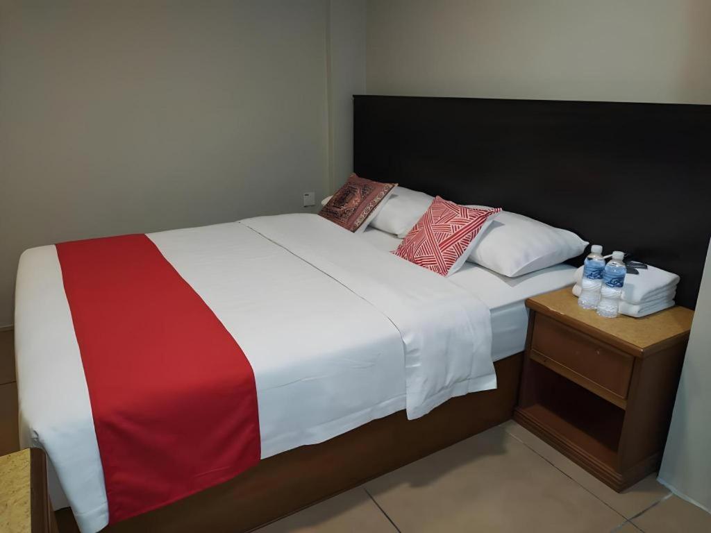 River Park Hotel Sibu Exteriör bild
