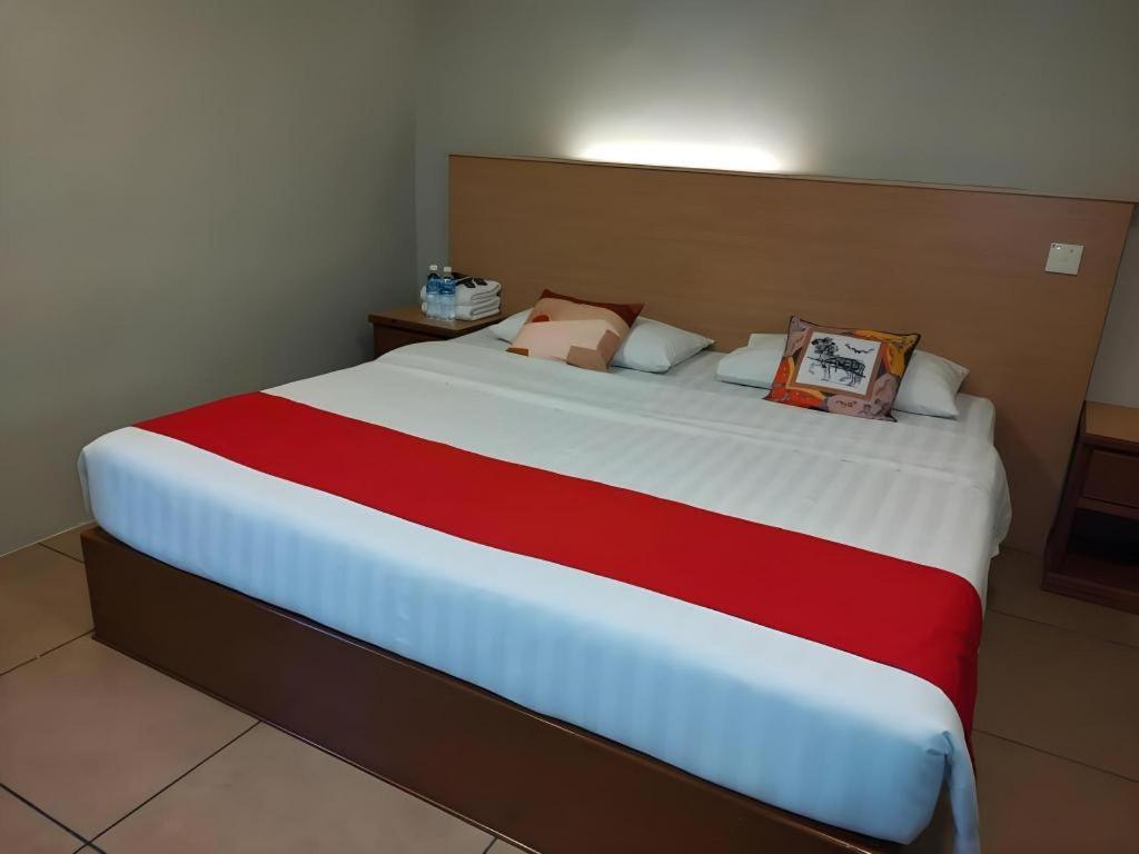 River Park Hotel Sibu Exteriör bild