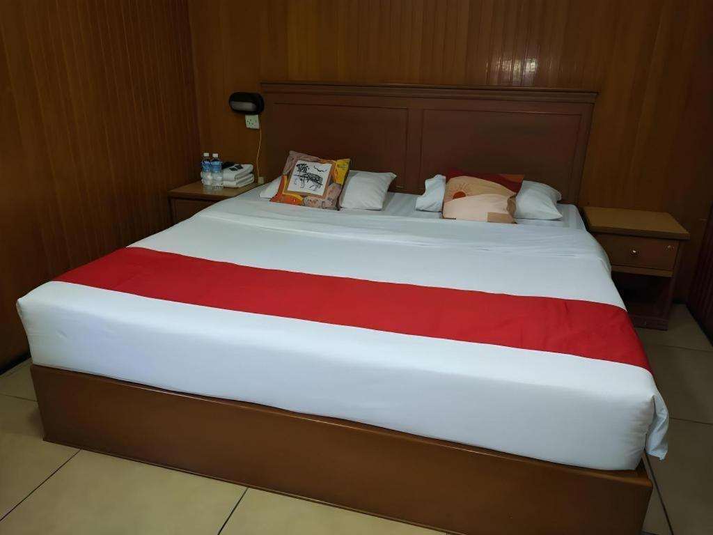 River Park Hotel Sibu Exteriör bild