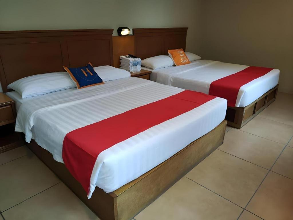 River Park Hotel Sibu Exteriör bild